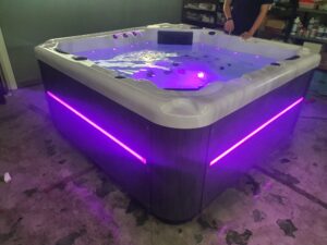 Jacuzzi con luces led y cascada